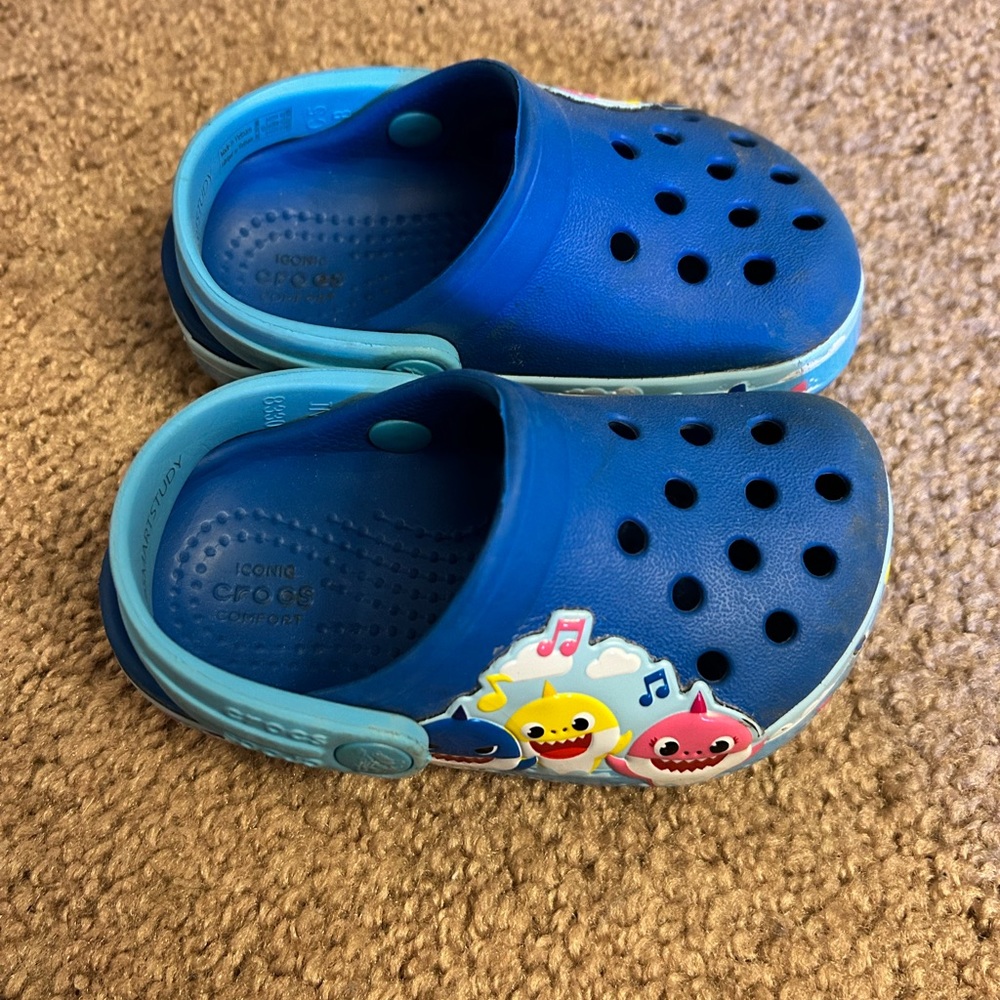*SOLD ON MERC* Baby Shark Crocs